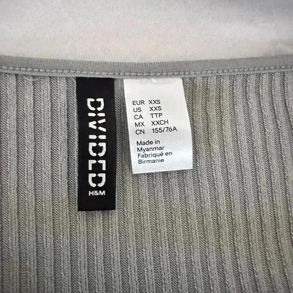 Divided by H & M grey long sleeve crop top. Size XXS - Picture 3 of 3